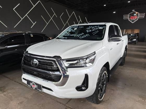 TOYOTA HILUX 2.8 D-4D TURBO DIESEL CD SRX 4X4 AUTOMÁTICO TOYOTA HILUX 2.8 D-4D TURBO DIESEL CD SRX 4X4 AUTOMÁTICO